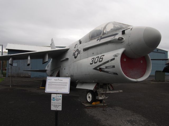 VOUGHT TA-7 Corsair 2 (N306)