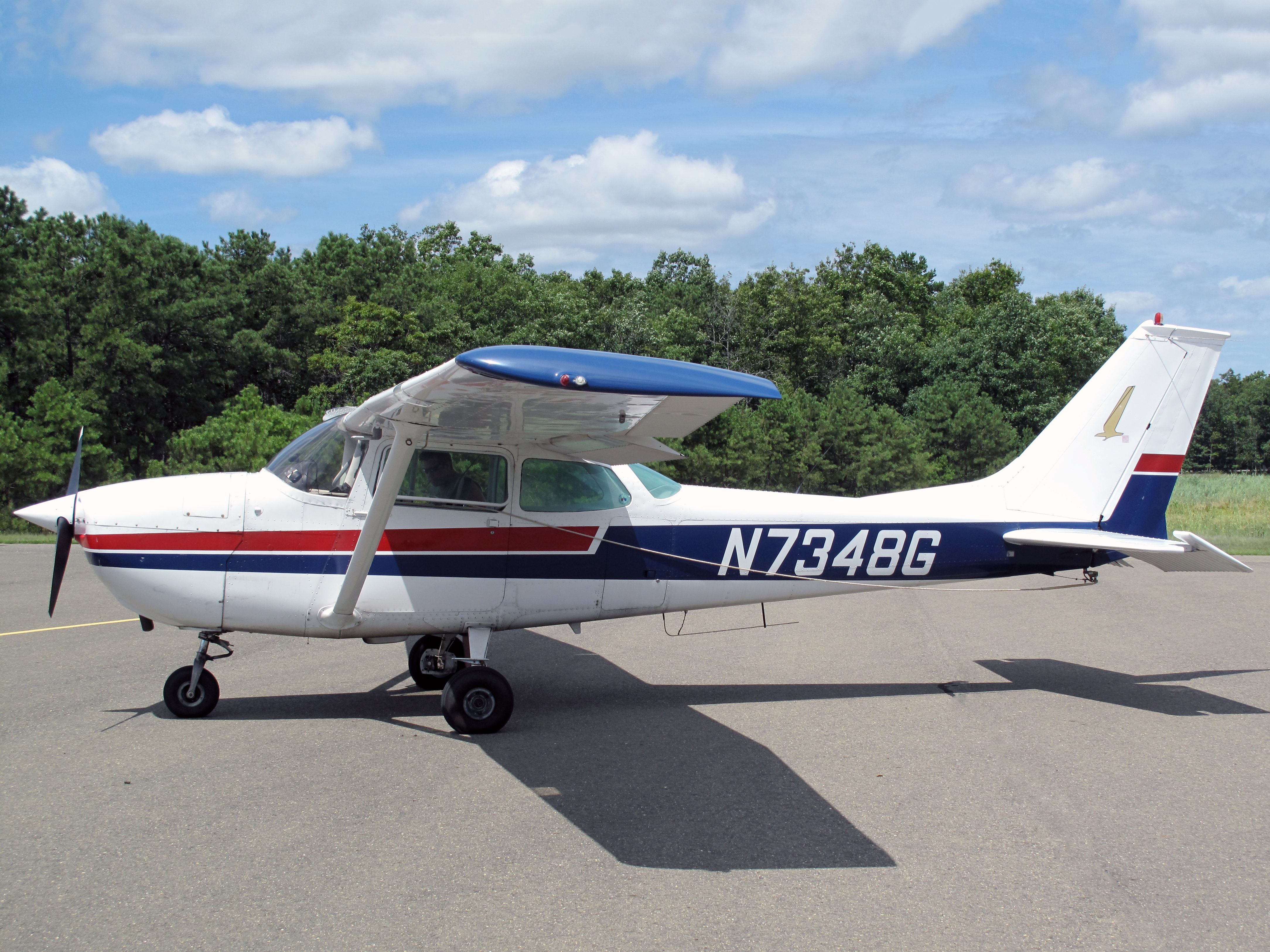 Cessna Skyhawk (N7348G)