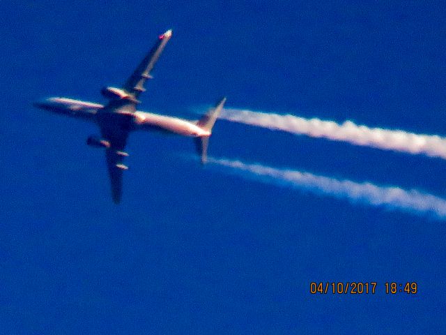 Boeing 737-800 (N925NN)