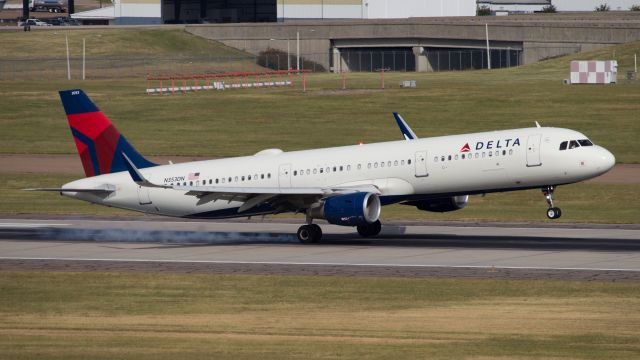 Airbus A321 (N353DN)