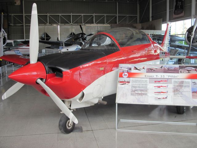 — — - Santiago Chile 2012   Enaer T-35