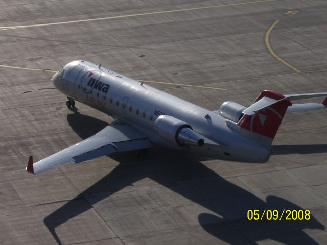 Canadair Regional Jet CRJ-100 (N8884E)