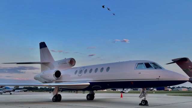 Dassault Falcon 50 (N505DE) - LOOK UP!!br /br /USAF Heritage Flight coming in for a pass over this 2002 Dassault Falcon 50EX. 7/27/22. 