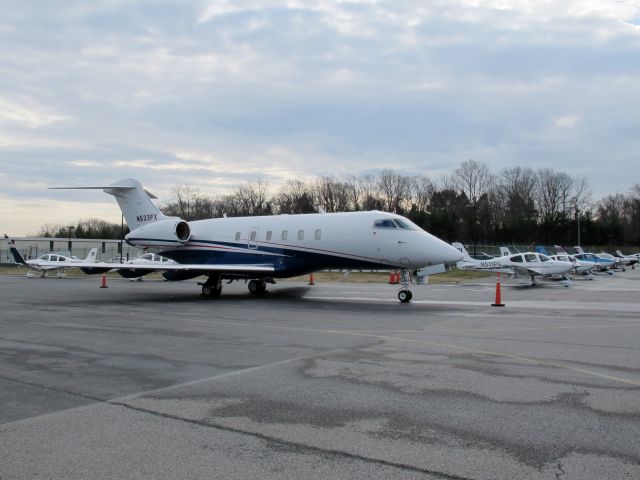 Bombardier Challenger 300 (N533FX)