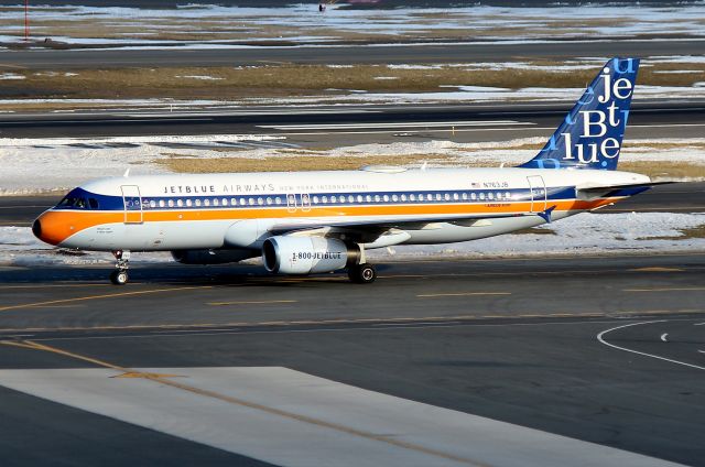 Airbus A320 (N763JB) - JBU 774 arriving from Aruba