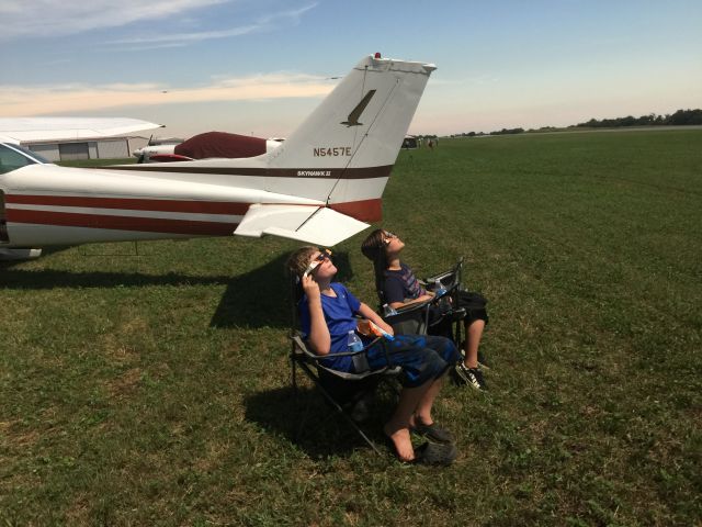 Cessna Skyhawk (N5457E) - Watching the eclipse, Hopkinsville KY