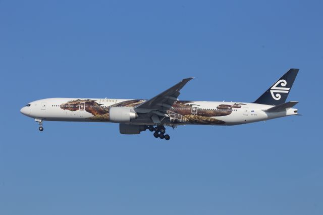 BOEING 777-300ER (ZK-OKO)