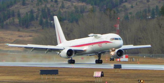 Boeing 757-200 (N757HW)