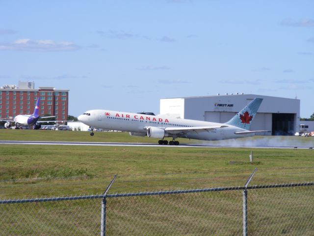 BOEING 767-200 (C-FCAG) - air canada