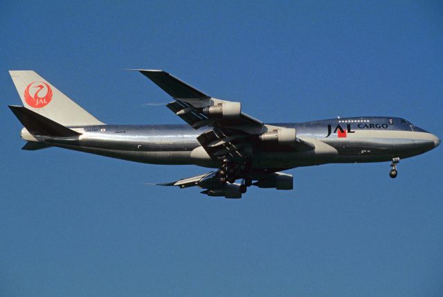 Boeing 747-200 (JA8180) - Final Approach to Narita Intl Airport Rwy34L on 1995/08/25