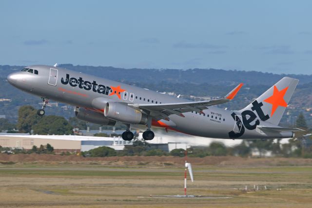 Airbus A320 (VH-YXS) - ADELAIDE AIRPORT, FRIDAY MAY 20, 2022.br /br /JQ773 departs off Rw 05 for Melbourne.