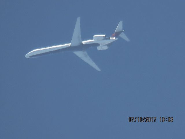 McDonnell Douglas MD-90 (N960DN)