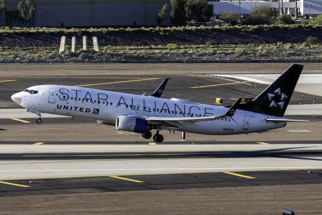 Boeing 737-800 (N26210)
