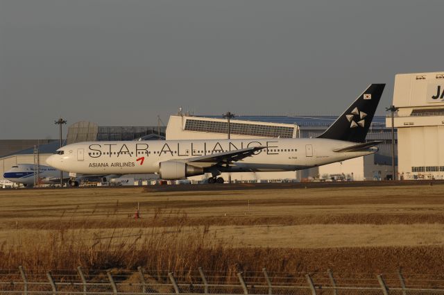 BOEING 767-300 (HL7516) - Departure at Narita Intl Airport 34L on 2010/12/31 Star Alliance c/s