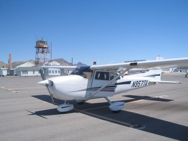 Cessna Skyhawk (N957TA) - Based at KOGD