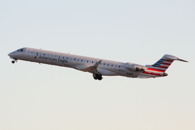 Canadair Regional Jet CRJ-900 (N951LR)