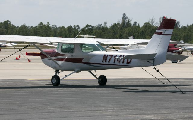 Cessna 152 (N714YD)