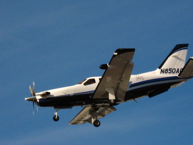 Socata TBM-700 (N850AG) - Landing on RWY 24