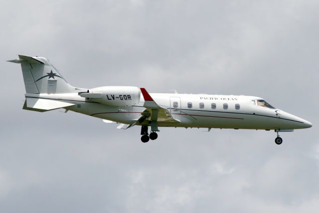 Learjet 60 (LV-GQR) - On short finals for rwy 9 on 4-May-18.