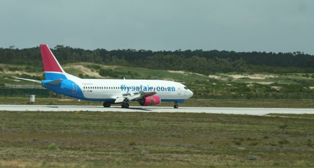 BOEING 737-400 (ZS-JRE) - FA130 landing RWY 26 from CPT into the "gentle breeze" that is The Windy City of PLZ.