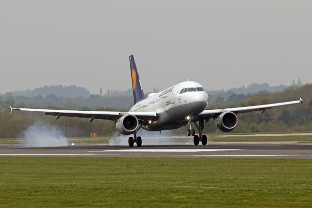 Airbus A319 (D-AILB) - DLH2500 arriving from Munich