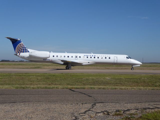 Embraer ERJ-145 (N12996)