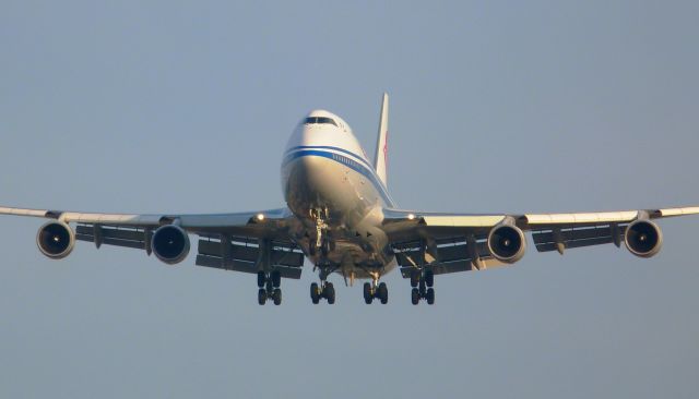 Boeing 747-400 (B-2447)