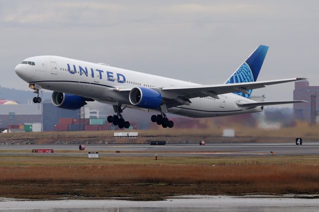 Boeing 777-200 (N784UA) - UA 3903 departing to Newark after the original flight, UA 41 from Rome to Newark, was diverted to Boston the day before.