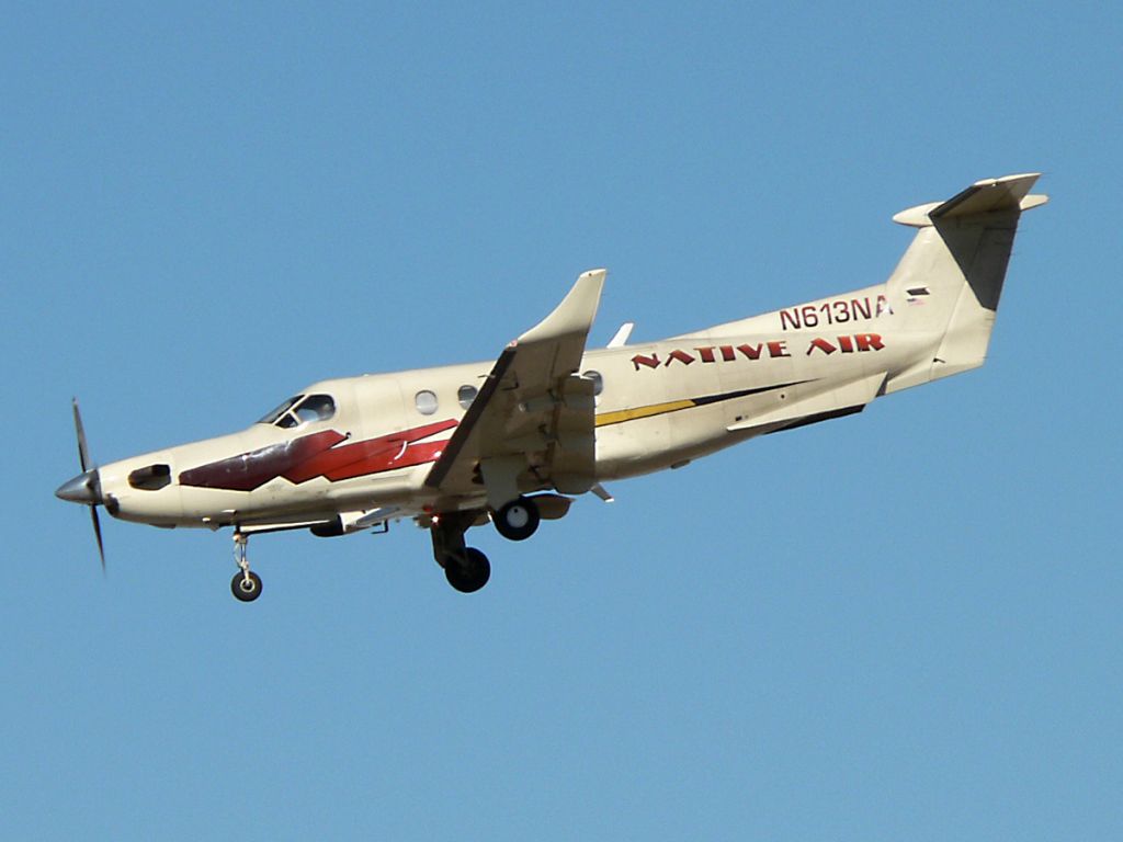 Pilatus PC-12 (N613NA) - 12-09-2008: short final for 25L at PHX
