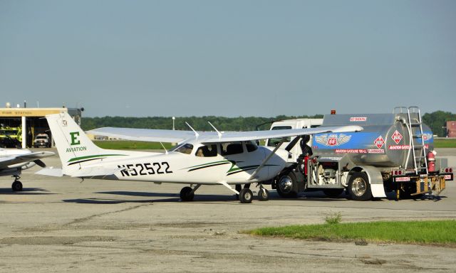 Cessna Skyhawk (N52522) - Eagle Aviation Cessna 172S N52522 in Willow Run Airport