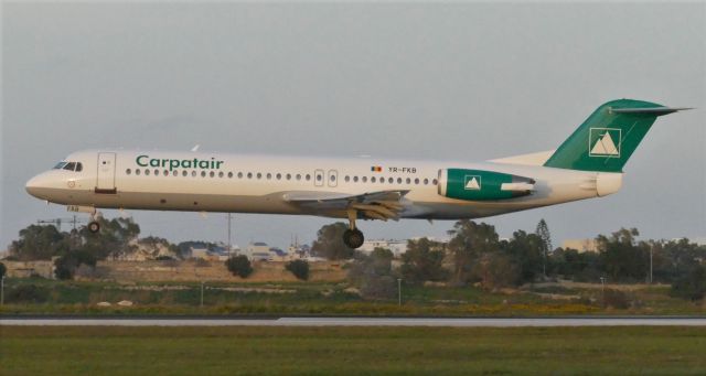 Fokker 100 (YR-FKB) - On landing RWY31