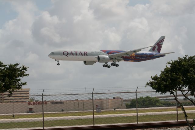 BOEING 777-300ER (A7-BAE)