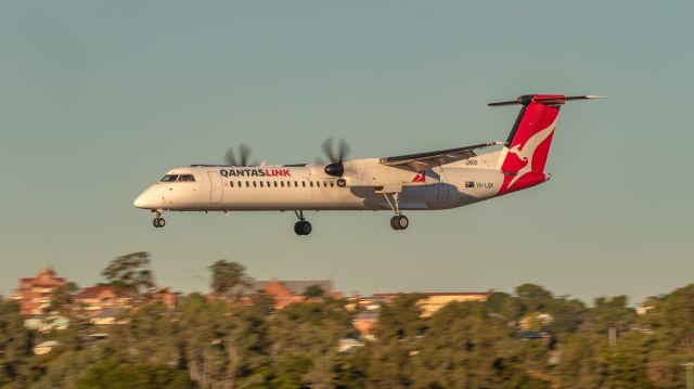 de Havilland Dash 8-400 (VH-LQK)