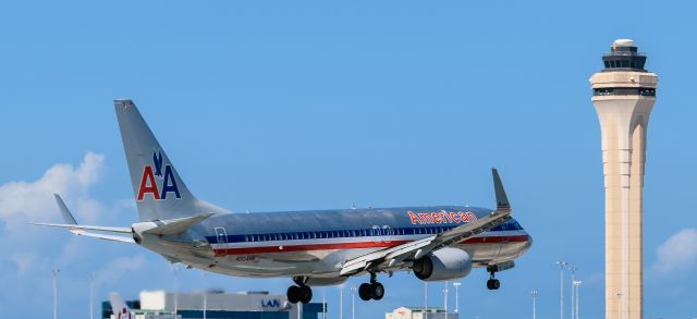 Boeing 737-800 (N904NN) - N904NN br /B738 CN:33317 br /AAL208 SFO-MIA br /2017-05-03 KMIA RWY 9