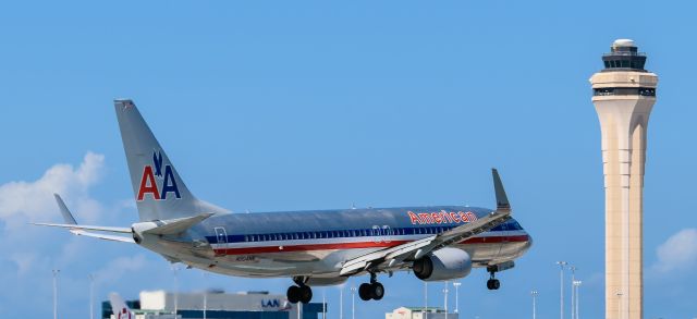 Boeing 737-800 (N904NN) - N904NN br /B738 CN:33317 br /AAL208 SFO-MIA br /2017-05-03 KMIA RWY 9