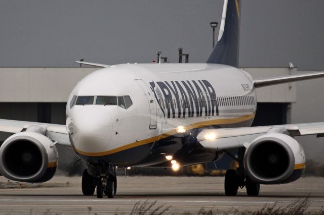 Boeing 737-800 (EI-DYL)
