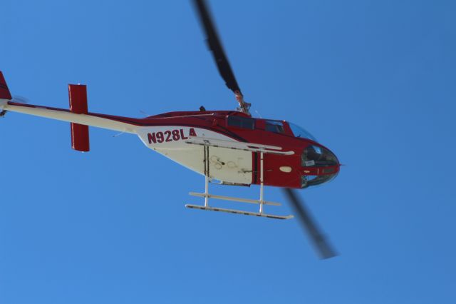 Bell JetRanger (N928LA) - FLYING OVER THE SEA