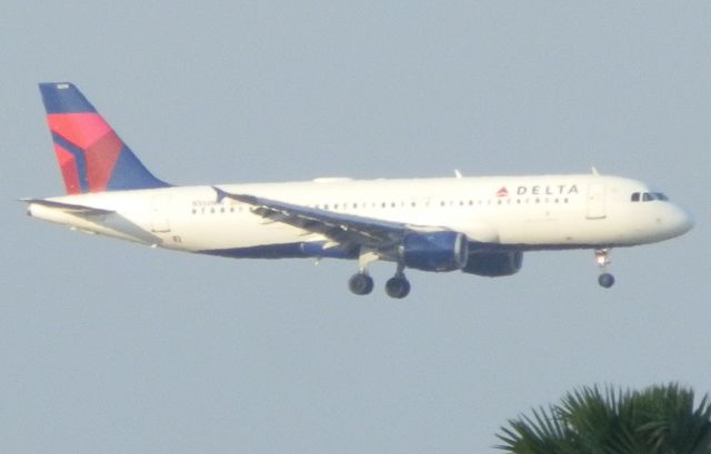 Airbus A320 (N334NW)