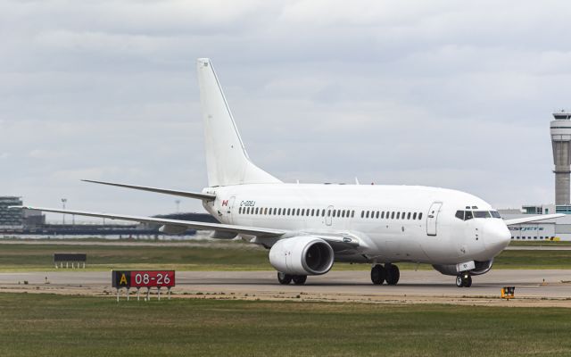 Boeing 737-700 (C-GDEJ)