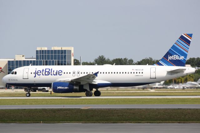 Airbus A320 (N632JB) - JetBlue Flight 164 (N632JB) "Clear Blue Sky" departs Sarasota-Bradenton International Airport enroute to John F Kennedy International Airport