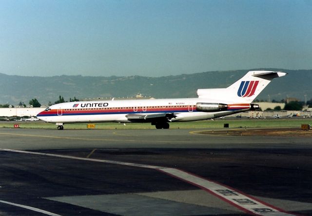 BOEING 727-200 (N7255U) - KJSC- N7255U back when SJC was a 727 port - this Denver Stapleton bound 727 rolls to 30 L for a clear day departure..wish I was going now