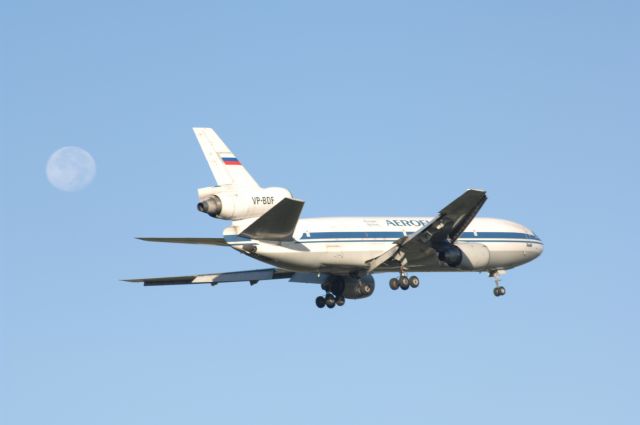 McDonnell Douglas DC-10 (VP-BPF) - Final Approach to Narita Intl Airport R/W34L on 2006/10/9