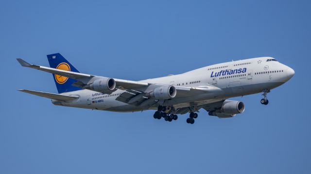 Boeing 747-400 (D-ABVU) - Lufthansa 747-400 departing 24R for Frankfurt.