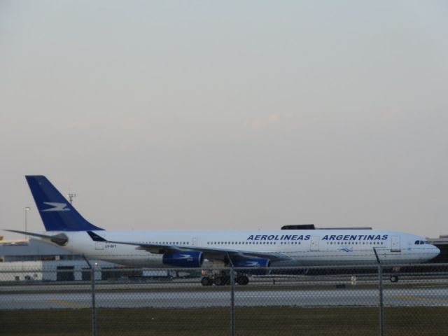 Airbus A340-300 (LV-BIT)