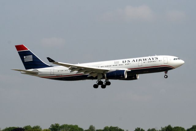 Airbus A330-200 (N285AY) - On short finals for R09L on 23-May-10 operating flight USA728 from KPHL.