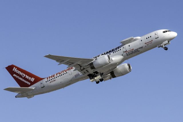 Boeing 757-200 (N757HW)