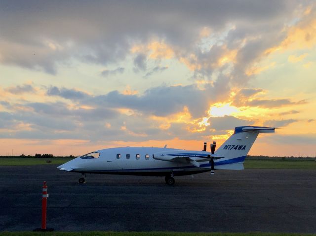 Piaggio P.180 Avanti (N174WA)