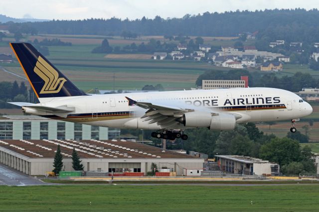 Airbus A380-800 (9V-SKN)