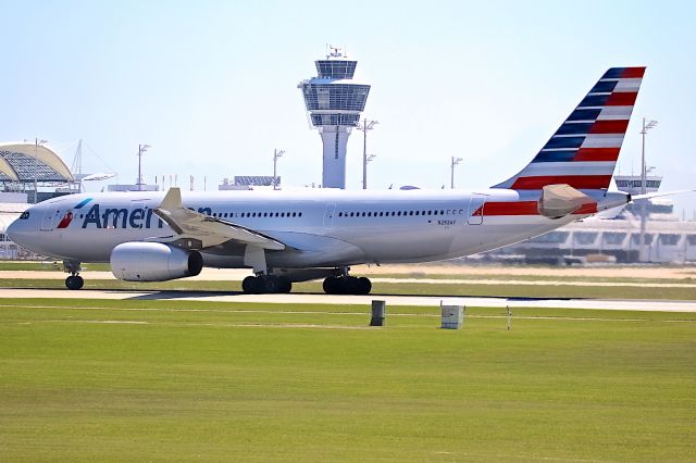 Airbus A330-300 (N292AY)