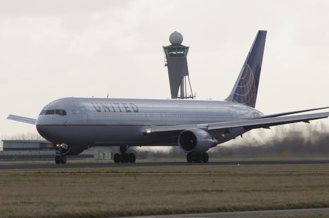 BOEING 767-300 (N659UA)